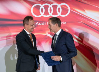 Meilenstein erreicht: Der millionste Audi Q3 ist bei der Audi Hungaria von der Produktionslinie gefahren