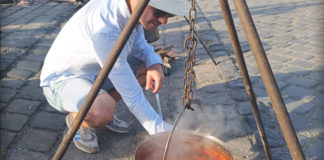 Im Mai startet die Anmeldung zum Fischsuppen-Festival in Baja