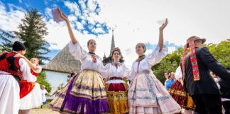 Pfingstliches Erbe-Fest im Freilichtmuseum Szentendre – Nachhaltigkeit und Tanz im Mittelpunkt