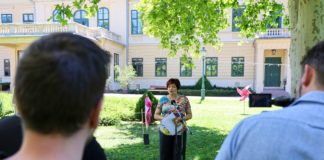Siesta am Nachmittag und späte Öffnung in der Burg und im Schloss Gyula