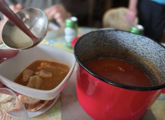 Das Geheimnis der ungarischen Fischsuppe – mehr als nur ein Gericht