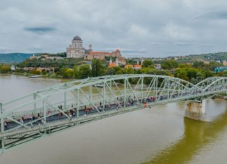 Die Maria-Valeria-Brücke im Festlicht – dreitägiges Brückenfest in Esztergom