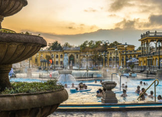 Ermäßigte Angebote für Senioren: So unterstützen die Budapester Thermalbäder die älteren Generationen