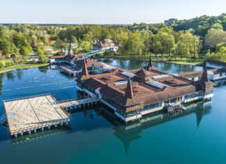 2027 könnte das zentrale Badehaus des Hévízer Thermalsees abgerissen werden