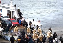 Die Donauüberquerung der Busós ist einer der symbolträchtigsten Höhepunkte des Mohácser Busójárás und gehört seit Generationen zu den festen Ritualen des berühmten Winteraustreibungsfestes.
