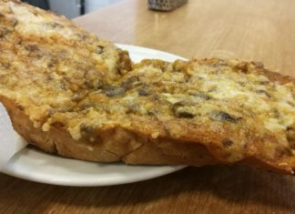 Überbackene Champignon-Sandwiches (nach Győrer Rezept)