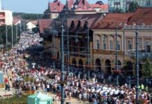 Tausende beim Blumenkarneval in Debrecen