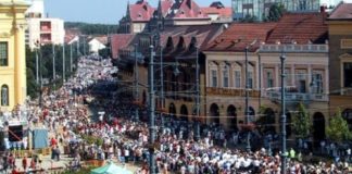 Tausende beim Blumenkarneval in Debrecen