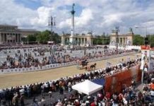 Pferderennen auf dem Heldenplatz in Budapest!