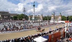 Pferderennen auf dem Heldenplatz in Budapest!