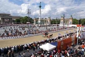 Pferderennen auf dem Heldenplatz in Budapest!